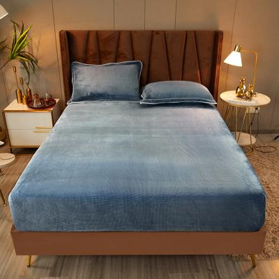 China Wholesale Customized Luxury Soft Cotton Twin Comforter Printed Bed Sheet Velvet Mattress Cover for sale