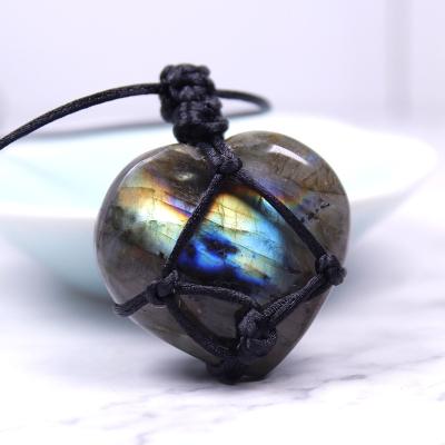 China FASHIONABLE Labradorite Crystal Pendant Necklace Stone Natual Necklace Handmade Woven Heart Shaped Jewelry Women Men for sale