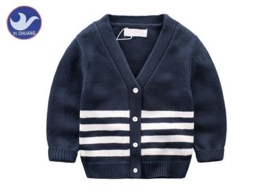 Chine OEM de couleur de marine de douilles de chandail de cardigan de garçons de décolleté en V de rayures d'enfants long à vendre