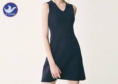 China Geklemmtes Taillen-ärmelloses Strickkleid, das Schwarze der Frauen strickte Pullover-Kleid für Sommer zu verkaufen