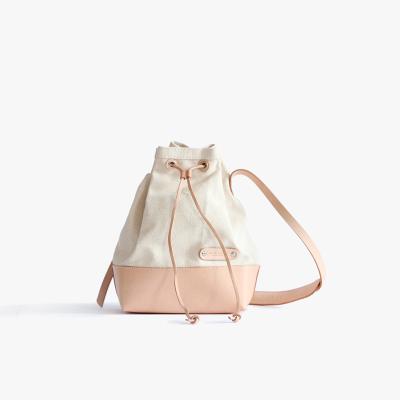 China 100% Eco-friendly Can Be Customized New Canvas Vegetable Tanned Leather Shoulder Cross - Body Bucket Bag for sale