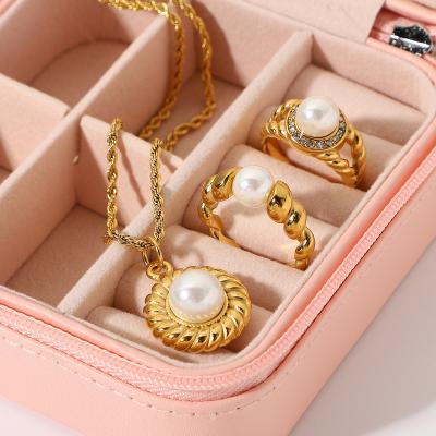 China 18k Environmental Friendly Gold PVD Cost Crescent Stainless Steel Pearl Necklace Women's Fashion Natural Shell Pendant Necklace for sale