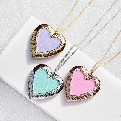 China 2021 Fashion Photo Box Jewelry Heart Necklace 18K Luminous Pendant Gold Plated Pendant Necklace for sale