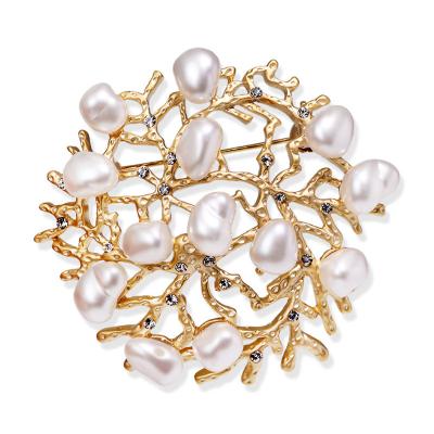 China Vintage Baroque ALLOY Irregular Natural Freshwater Pearl Coral Pin Gold Plated Brooch Women for sale