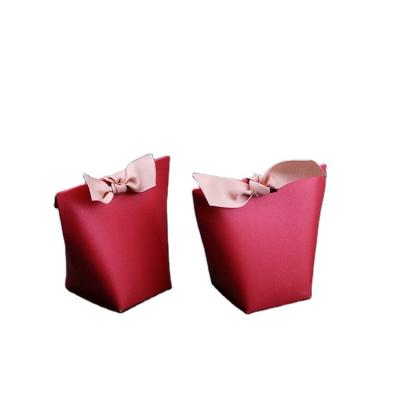 China Gorgeous Recycled Materials Special Shaped Wedding Bridesmaid Handbag With Bow Ribbon Paper Bag for sale