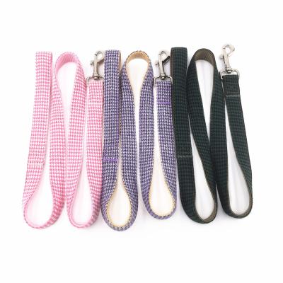 China Personalized Logo 4Ft Custom Logo Plaid Wool Dog Lead Padded Handle Pet Leash Polyester Strap Dog Leash With High Quality for sale