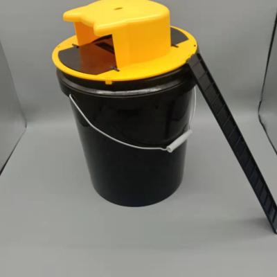 China 20L Food Grade Automatic Flip Bucket Lid Mouse Trap Trap Device Mouse Bucket for sale