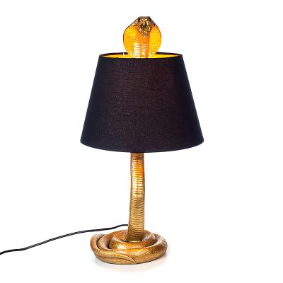 China Golden EUROPEAN Fascinating Home Decor Prices Resin Snake Bedroom Desk Animal Table Lamp for sale