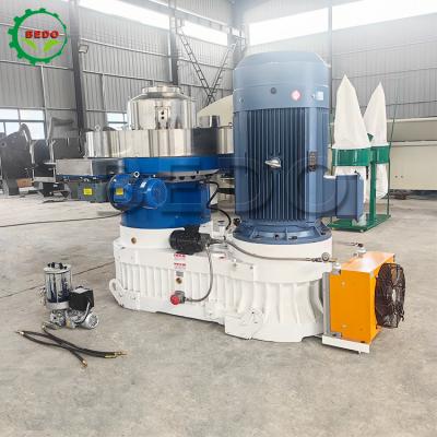 China PLC-besturing Houtpelletmachine Met 1500-2000Kgs/h Capaciteit En 132KW Power Te koop