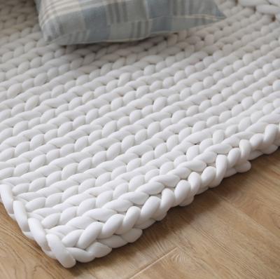 China Custom HEATING Support Materials Chunky Cable Knit Blanket Winter Warm Fat Knit Tube Blanket for sale