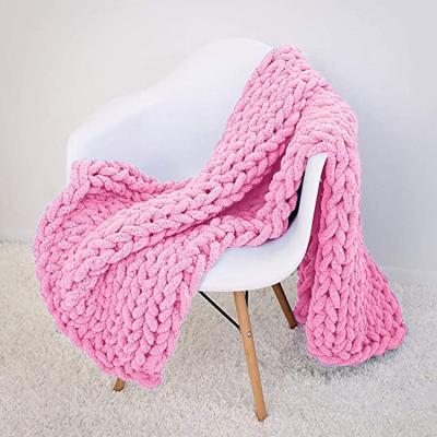 China Factory Price Anti-Static Skin Spray Friendly Warm Thick Wear Resistant Big Chunky Chenille Knitted Blanket for sale