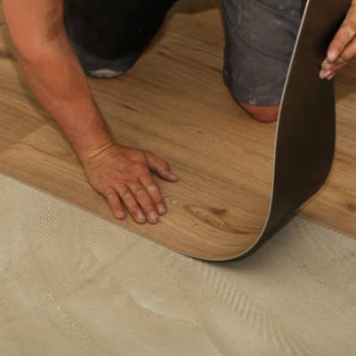 China Feuerfeste Wasserdichte PVC Lvt Vinyl Klick Fußboden Luxus Vinyl Planke für Innenräume zu verkaufen