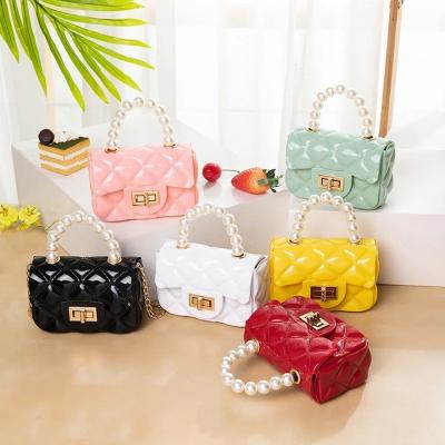 China PORTABLE PVC Jelly Bag Pearl Crossbody Rhombus Girl's Portable Chain Bag Messenger Mini Handbag New Elegant Shoulder Women Small Square Bag for sale