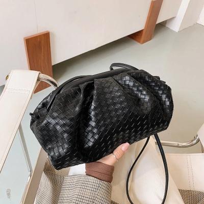 China Portable Weave PU Leather Bags Solid Color Shoulder Cross - Body Bag Female Handbags And Purses Fashion Hot Wild White Clutches for sale