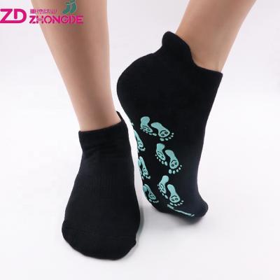 China Custom Logo Winter Slip Antibacterial Half Terry Non Cushioning Cotton Men Yoga Socks For Women Wholesale Price for sale