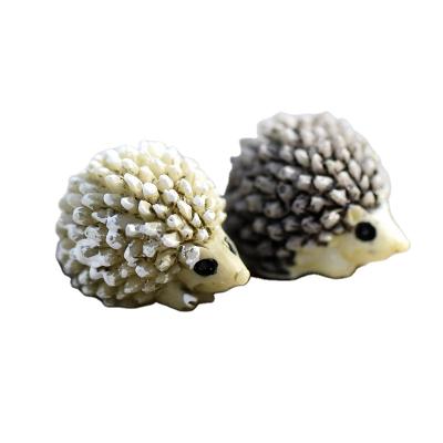 China Cute Home Hedgehog Figurines Resin Animal Hedgehog Mini Animal Figurines Resin Europe Garden Ornament Decoration for sale