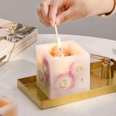 China Fashionable Handmade Aromatherapy Candle Gift Box Set Flower Fragrance Dry Essential Oil With Hand Beast Beast Birthday Candle Set for sale