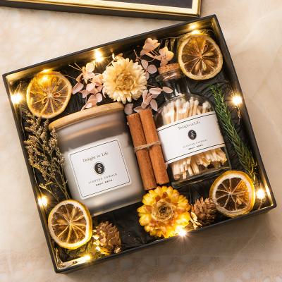 China Fashionable Handmade Aromatherapy Candle Gift Box Set Flower Fragrance Dry Essential Oil With Hand Beast Beast Birthday Candle Set for sale