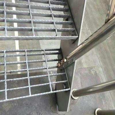 China Traditional Galvanized Stair Tread Stair Teads Strip Nosing Staircase for sale