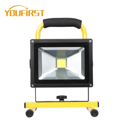 China Factory direct sale camping/construction/emergency car/park/stadium outdoor landscape lighting ip66 20w 30w led solar flood light fixtures for sale