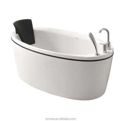 China Freestanding Bathtub One Person Hot Soaking Tubs Made In Porcelain for sale