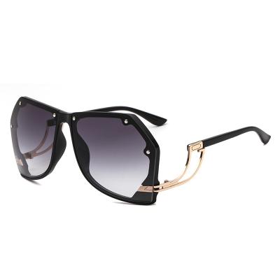 China 2021 Oversized Rectangle Gradient Color Sunglasses For Women Uv400 Ready Stock Unique Sunglasses for sale