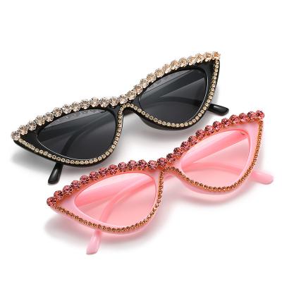 China Glassess Fashion Cat Eye Women Diamond Sunglasses Sun Protective Lenses 2022 New Classic Wholesale Shades for sale