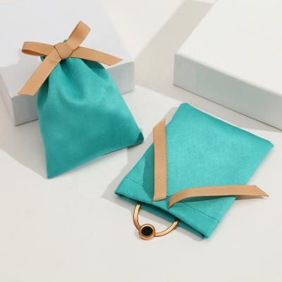 China 15x20cm Soft and High Quality Green Velvet Fabric Bags Drawstring Jewelry Pouches Pampers Velvet Cosmetic Pouches for sale