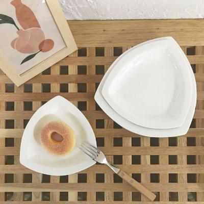 China High Quality Viable Ceramic Hotel Porcelain Dish Ceramic Tableware White Triangle Shape Dish For Restaurant for sale