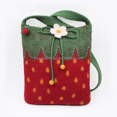 China Wholesale High Quality Wool Felt Messenger Bag Strawberry Designs Custom Felt Women's Bags Felt Bag Organizer for sale