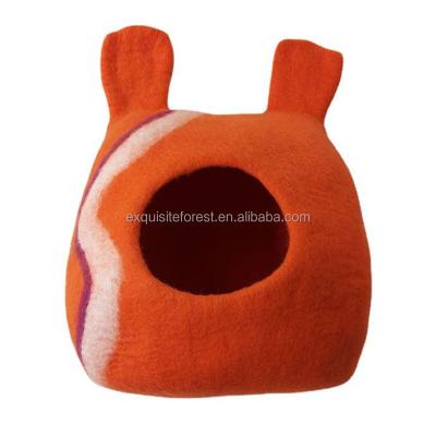 China Breathable Animal Shaped Handmade Pet House Pet Bed Cocoon Wool Felt Cat Nest for sale