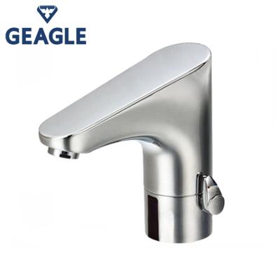 China Electric Faucets Brass Material Cold And Hot Hands Free Temperature Sensor Faucet for sale