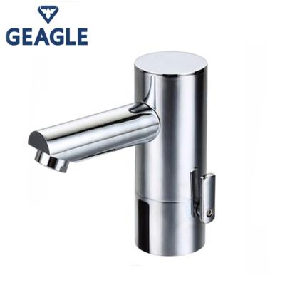 China Temperature Controlled Cold and Hot Faucets Electric Smart Faucet for sale