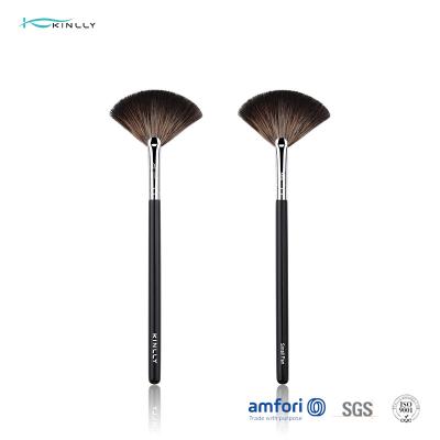 Chine Brosse de maquillage de poignée en bois de cheveux de raton laveur pour accentuer la poudre à vendre