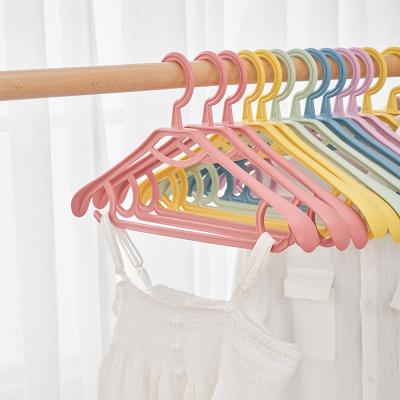 China Creative Seamless Clothes Hanger Hanger Household Modern Bold Plastic Hanger Storage Hanging Wide-shoulder Wardrobe Bedroom for sale