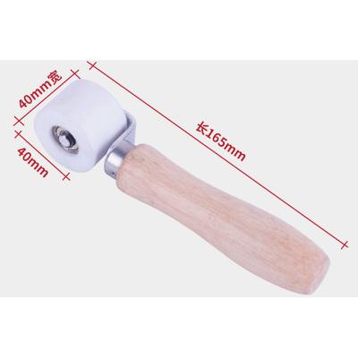 China 28mm White Color 40mm Handle Removal Pressure Fiber Firestone Silicone Seam Wood Roller Painting/Cleaning For Pond Liner for sale