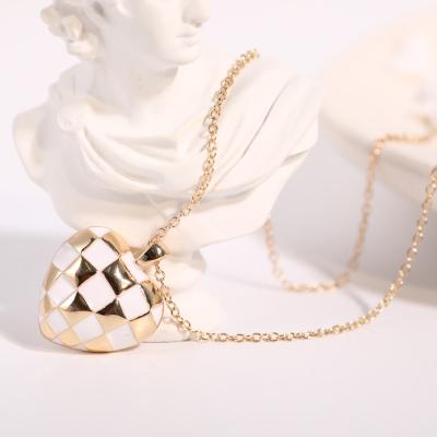 China High quality French three-dimensional copper gold-plated sweater necklace peach heart dripping oil checkerboard pendant necklace for sale