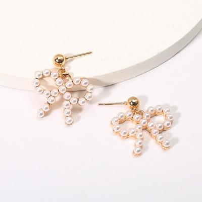 China 2021 hot sale women's alloy butterfly earrings design bow pearl earrings lead free nickel free stud earrings for sale