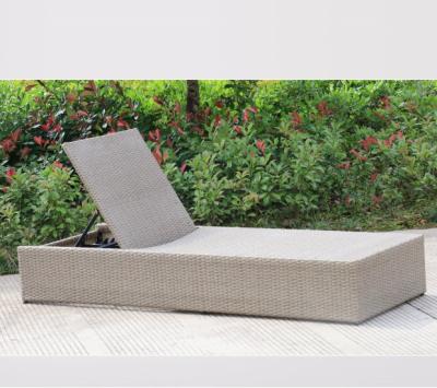 China Rattan Beach Lounge Chair Zonnebank Bed PE Rattan Tuin Buiten Zwemmen Te koop