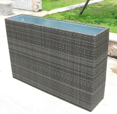 China Große lange Wicker Pflanze Rattan Handgefertigte Blumenkrüge Pflanze Metall Innenmöbel zu verkaufen