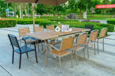 Cina 11 pezzi mobili da patio esterno in legno di plastica in alluminio espandibile tavolo da giardino e 8 sedie in vendita