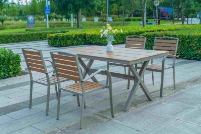 中国 Outdoor Poly Wooden Dining Table And Chairs Plastic Wood Patio Table And Chair Set 5 Pieces Set 販売のため