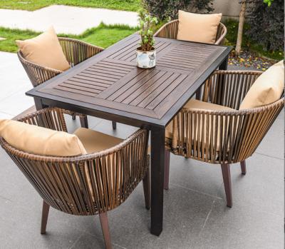 Cina Outdoor Table And Chair Villa Courtyard Garden Leisure Terrace Plastic Wood Table Combination Of Outdoor Rattan Table in vendita