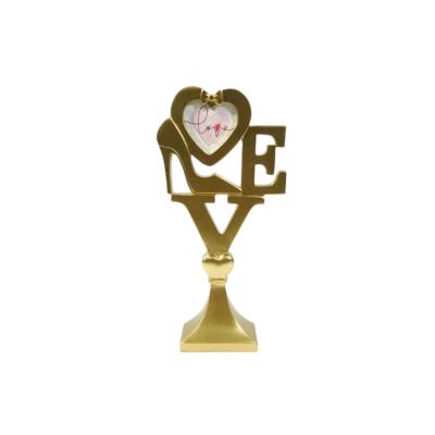 China Europe Heart Love Letter Sign Home Words Ornament Crafts Resin for sale