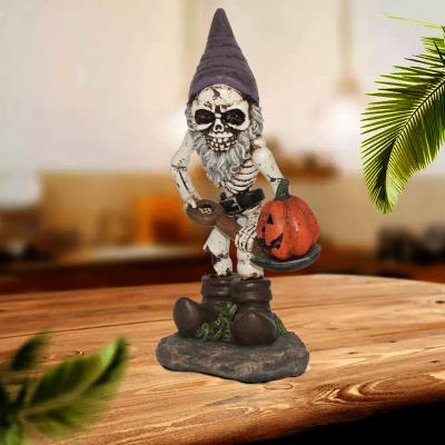 China Worldwide 2021 Main Halloween Resin Shovel Pumpkin Decorations Skeleton Figurine Garden Crawling Statue Sculpt for sale