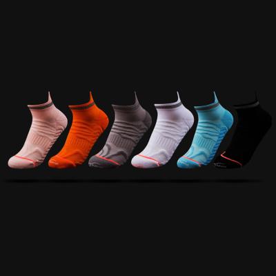 China Breathable High Quality Unisex Custom Designer Logo Cotton Grip Tennis Crew Socks Compression Running Socks for sale