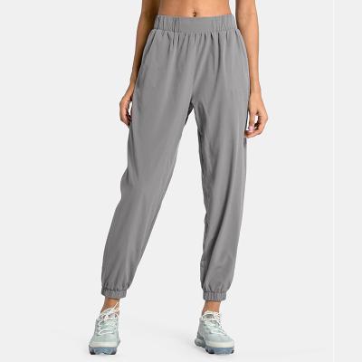 China High Quality Breathable Soft Touch Women Track Pants Custom Cropped Joggers Jogging Pants With Pockets And Scoop Drawstring for sale