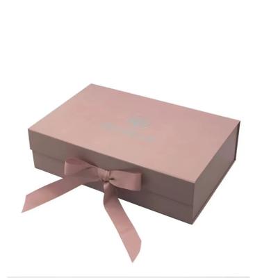 China Caja de regalo magnética hecha a mano del cierre del rosa, Flip Top Magnetic Box Gift de lujo en venta