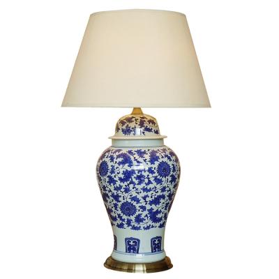 China Mid Century Antique Chinese Ceramic Vintage Furniture Blue And White Home Lamp for sale