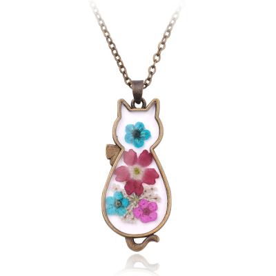 China Cat Pendant With Flower Sweater Necklace Vintage Cute Cat Natural Dry Pendant Necklace for sale